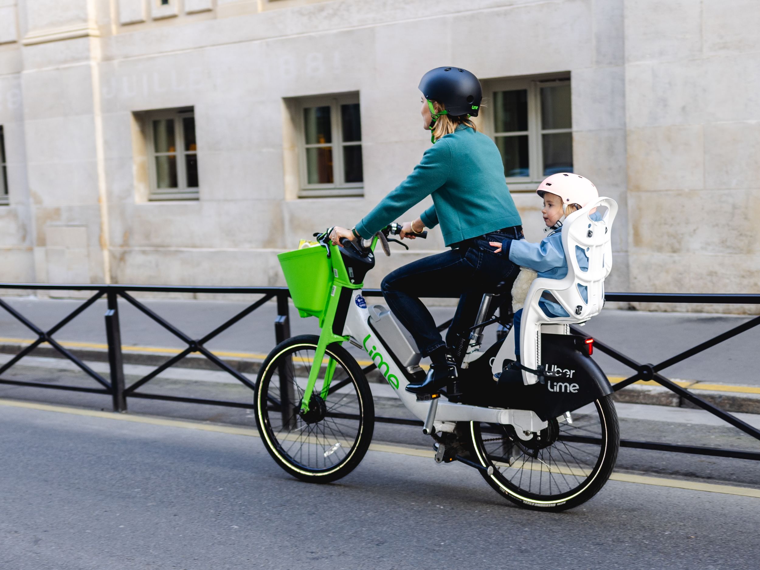 Parents : Lime déploie 500 vélos équipés de sièges enfants à Paris…